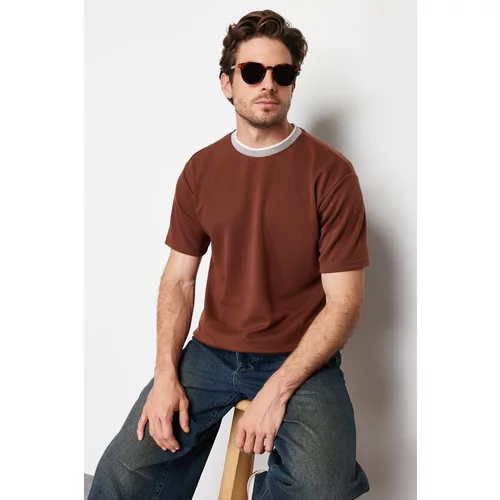 Trendyol Limited Edition Basic Brown Men's Relaxed/Comfortable Fit Knitwear Banded Short Sleeve Textured Pique T-Shirt