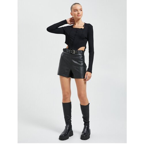 Koton Long-Sleeved T-Shirt Choker Collar Chain Detail Corset-Look. Slike