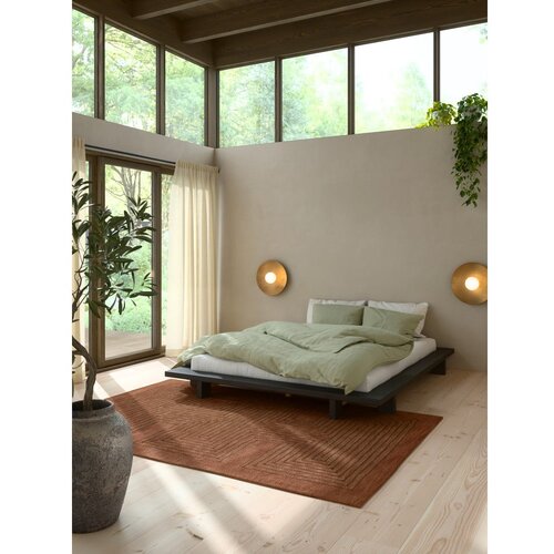Karup Design Črna zakonska postelja iz borovega lesa z re&amp;scaron;etko 160x200 cm Japan - Slike