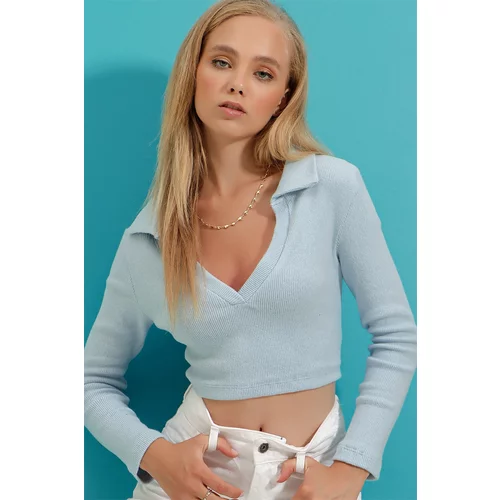 Trend Alaçatı Stili Women's Baby Blue Polo Neck Corduroy Soft Textured Crop Blouse