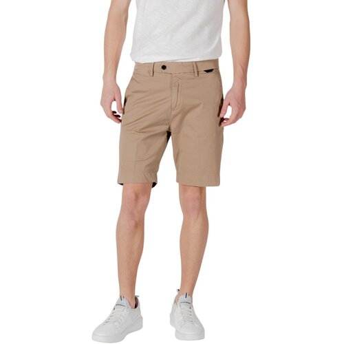 Antony Morato Kratke hlače &amp;amp; Bermuda MARK SLIM FIT WITH LOGOED RUBBER FLAG MMSH00202-FA800197 Bež Slike