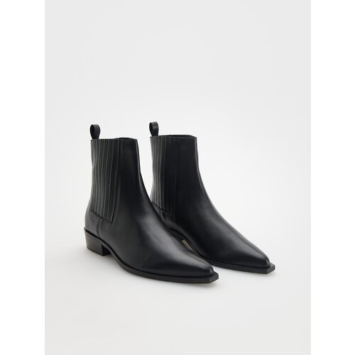 Reserved Ladies` ankle boots - črna Slike