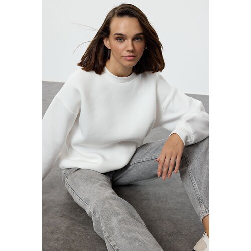 Trendyol Ecru Oversize/Relaxed Cut Basic Crew Neck Thick/Polar inside Knitted Sweatshirt Slike