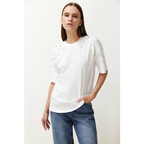 Trendyol White 100% Cotton Stone Accessory Detail Relaxed/Comfortable Cut Knitted T-Shirt Slike