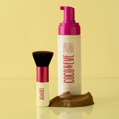 Coco &amp;amp; Eve Sunny Honey Deluxe Vegan Kabuki Brush čopič za ličenje Kabuki za telo in obraz 1 kos Slike