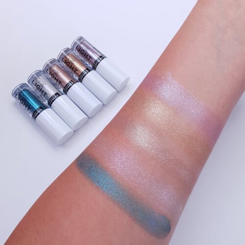 Revolution Relove eye light metallic eyeshadow tekoče senčilo za oči 1,9 ml odtenek light up Cene