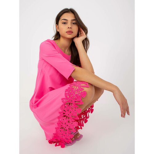 Fashion Hunters Loose pink cocktail dress with an openwork trim Cene