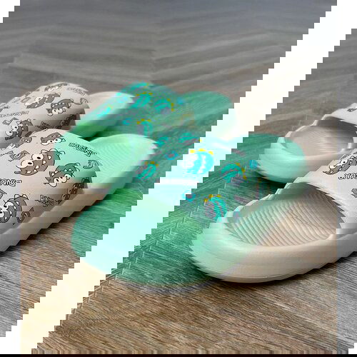 Gemre Green children's flip-flops with Dinos print Cene