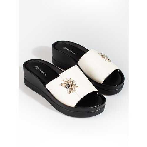 SHELOVET White women&amp;#039;s slippers on a comfortable wedge Slike