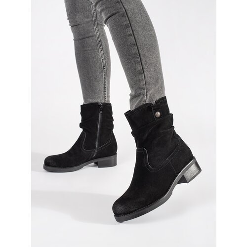 Sergio Leone Black leather ankle boots with a crinkled upper Slike
