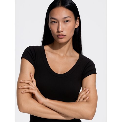 Reserved Majica slim fit - crno Cene