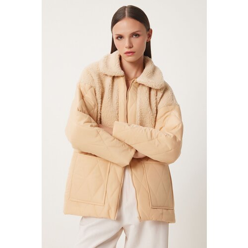  Women's Latte Plush Detailed Quilted Coat Cene