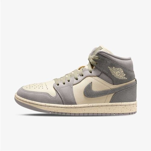 Nike Wmns air jordan 1 mid se v2 Cene