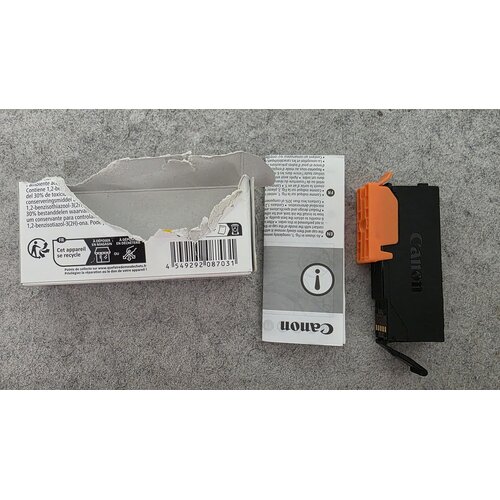 Canon Po&amp;scaron;kodovana embalaža: kartu&amp;scaron;a CLI-581Y XL (rumena), original Slike