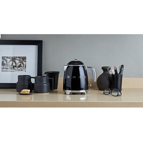 Smeg KLF05BLEU Wasserkocher 50's Retro Style, Schwarz, 0,8 Liter Cene