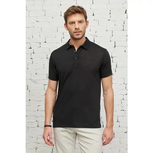 ALTINYILDIZ CLASSICS Men's Black Slim Fit Slim Fit Polo Neck Short Sleeved Linen-Looking T-Shirt.