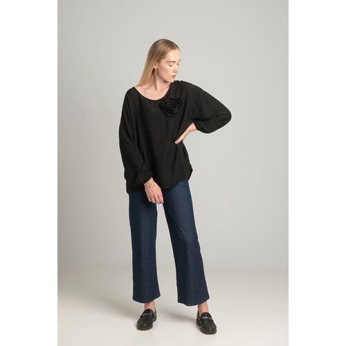 FASHION Black oversize blouse with a decorative flower Cene