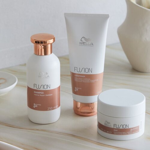 Wella Professionals Fusion regeneracijski &amp;scaron;ampon za barvane in po&amp;scaron;kodovane lase 250 ml Slike