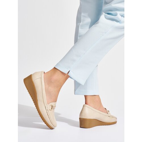 Shelvt Beige women's wedge loafers with gold decoration Cijene