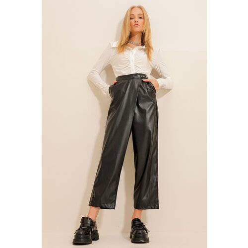 Trend Alaçatı Stili Women's Black Double Pocket Belt Detail Leather Trousers Cene