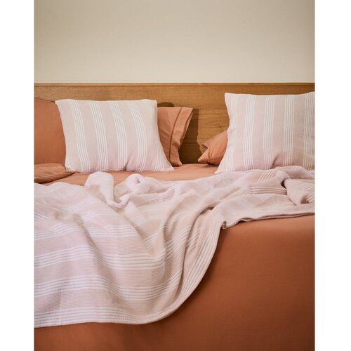 Kave Home Crveni/bijeli pamučan pro&amp;scaron;iven prekrivač 240x260 cm Macie &amp;ndash; Slike