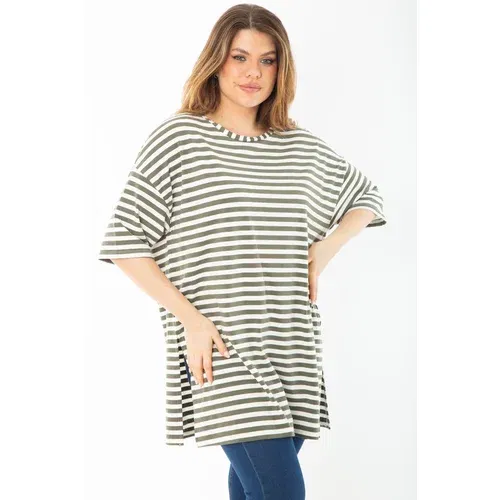 Şans Women's Plus Size Green Crew Neck Short Sleeve Side Slit Striped Blouse