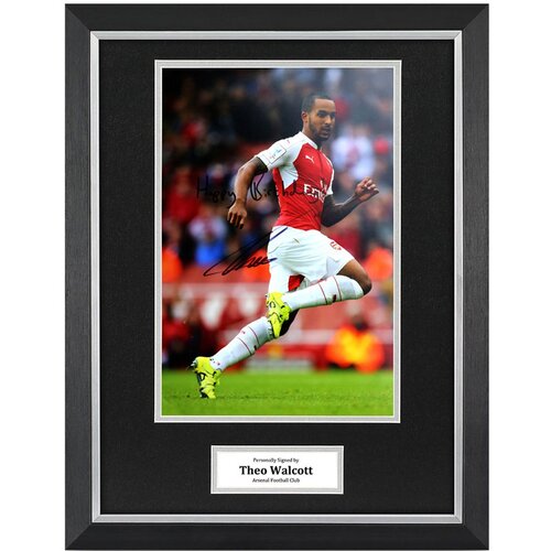  Theo Walcott Signed 16"x12" Framed Photo Display Arsenal Happy Birthday Gift COA Cene