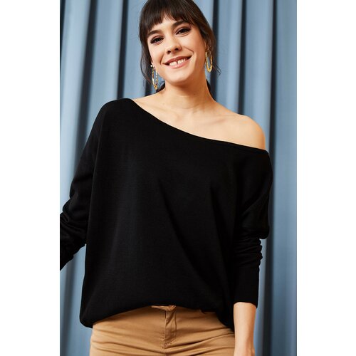 Olalook Women's Black Boat Collar Loose Knitwear Sweater Cene