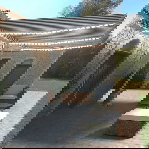 vidaXL ročno zložljiva tenda z led lučmi 600x350 cm modra in bela Cene