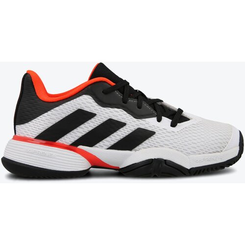 Adidas shop barricade cena