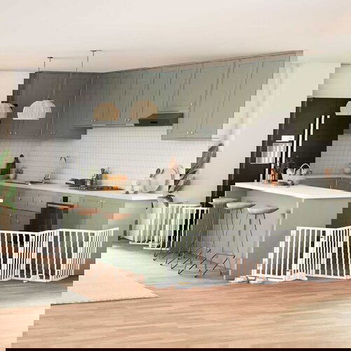 vidaXL Ograda za pse z vrati zložljiva 15 panelov bela 750 cm les Cene