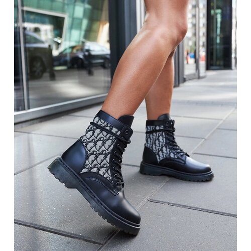 Gemre Black boots adorned with Giraldo monogram Cene