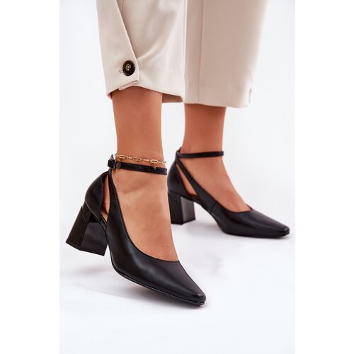 Maciejka Leather Heels On A Heel Cene