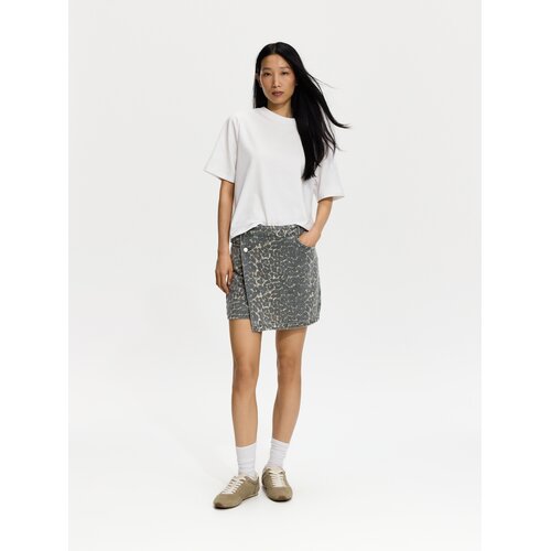 Reserved LADIES` SHORTS - šaren Cene