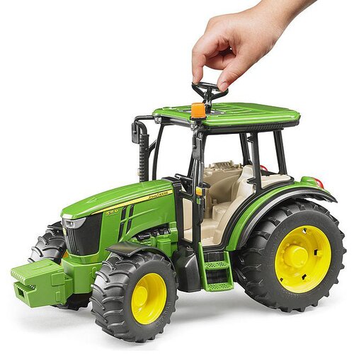Bruder traktor John Deere 5115M 02106 Slike