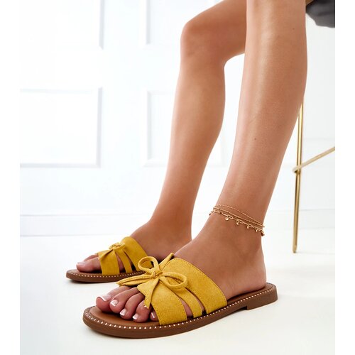 Gemre Yellow flip-flops with a bow and edge embellishment Favira Cene