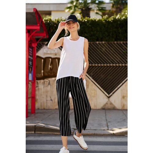 Marisse Asymmetrical White Top Slike