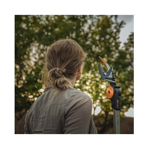 Fiskars univerzalni teleskopski sekač grana UPX82 1023625 Slike