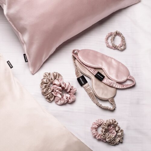 Notino Silk Collection Sleeping mask &amp;amp; Scrunchies Set poklon set Cream nijansa Slike
