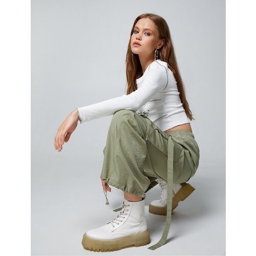 Koton Parachute Trousers have an elasticated waist, pockets on the sides and wide legs. Slike