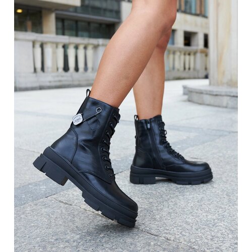 Gemre Black insulated boots with a safety pin Saavedra Cene