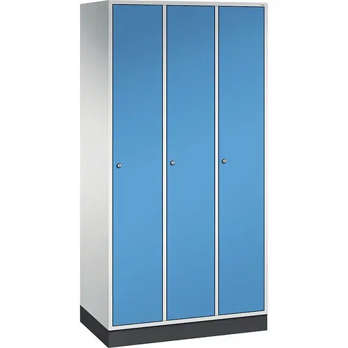 C+P Jeklena garderobna omara INTRO, širina 920 mm, 3 predelki, korpus svetlo siv, vrata svetlo modra