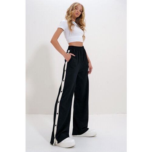 Trend Alaçatı Stili Women's Black Double Pocket Elastic Side Striped Wide Leg Trousers Slike