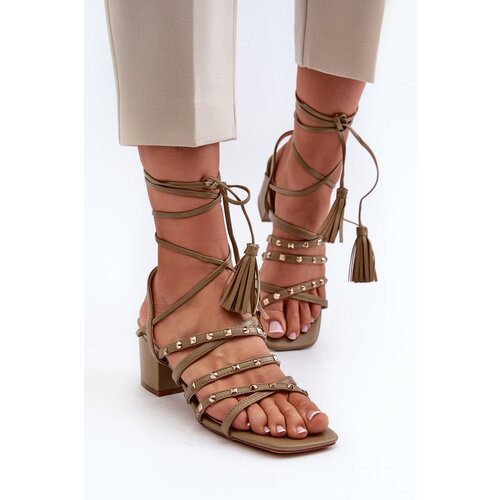 Kesi Low-heeled knotted sandals decorated with studs, green Chrisele Slike