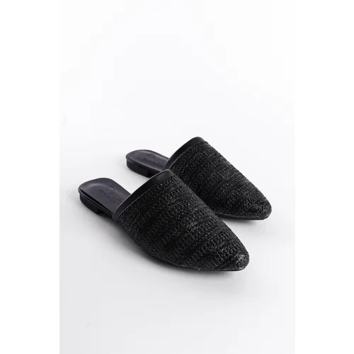 Capone Outfitters Women's Straw Pointed Toe Closed Slippers