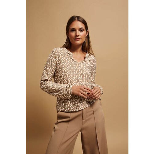 Moodo Patterned blouse with V-neck Cene
