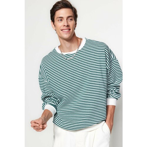 Trendyol Men's Green Oversize/Wide-Fit Striped Fleece Interior Cotton Sweatshirt. Slike