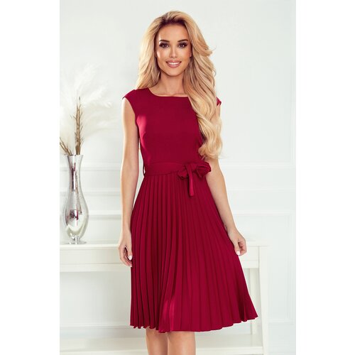 Numoco pleated dress with tie Cene