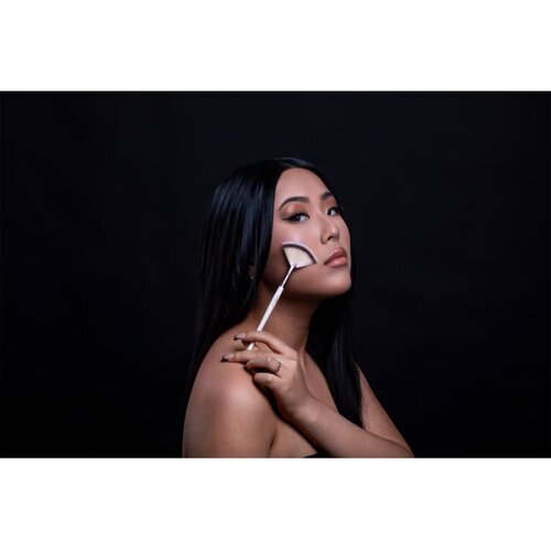 Luvia Cosmetics Elegance Fan Brush lepezasti kist 211 1 kom Slike