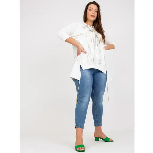 Fashion Hunters White cotton plus size blouse with a motif